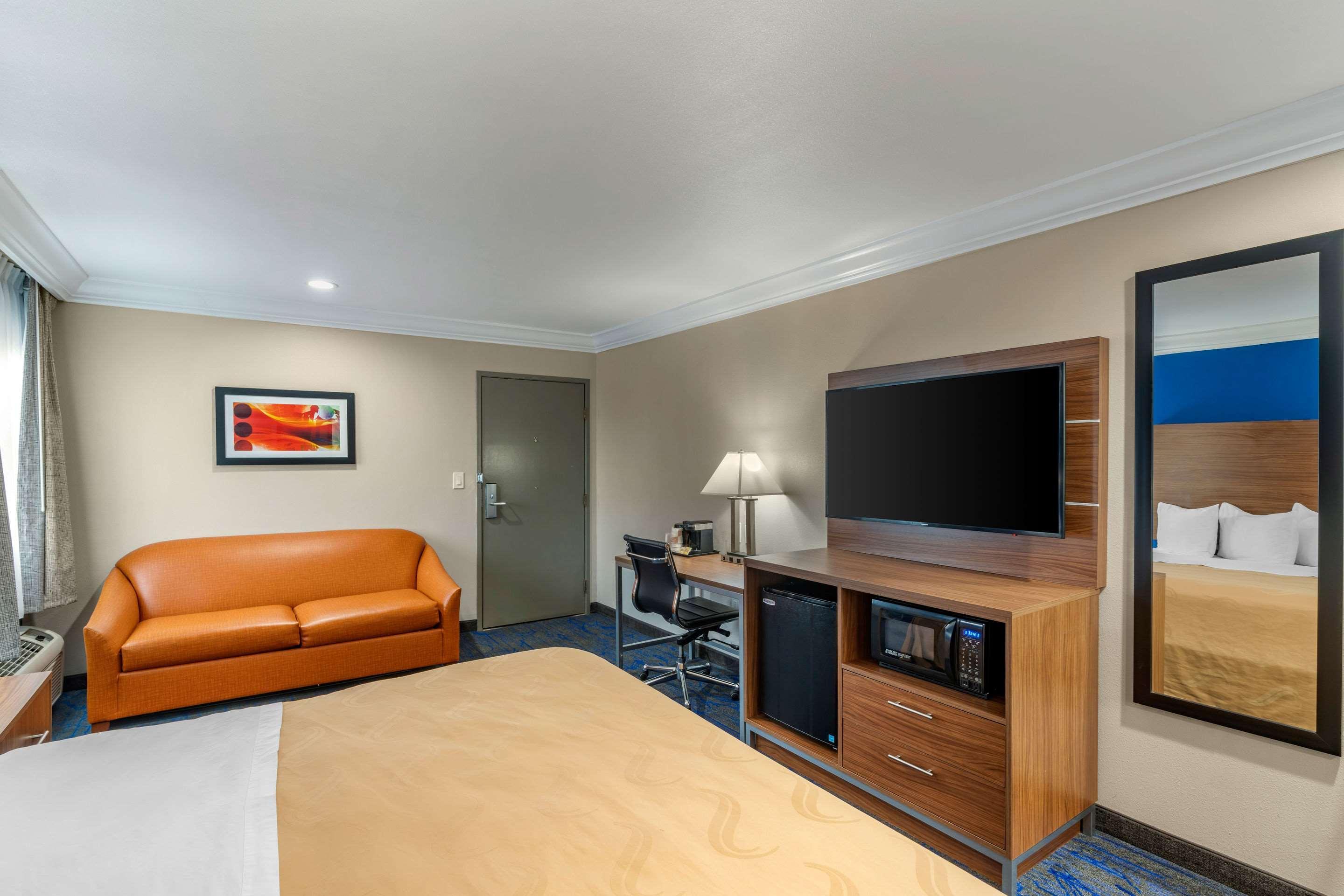 Quality Inn & Suites Vacaville Exteriör bild