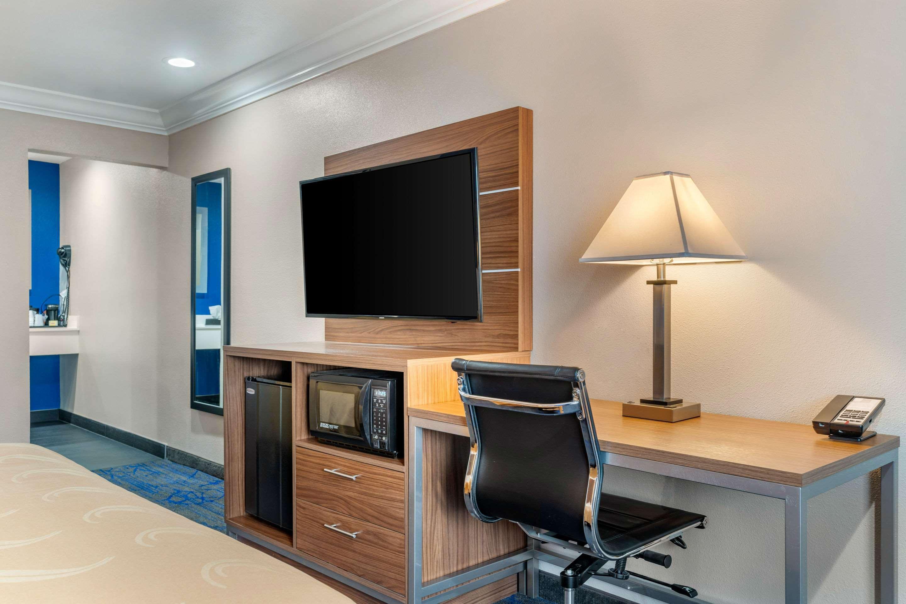 Quality Inn & Suites Vacaville Exteriör bild