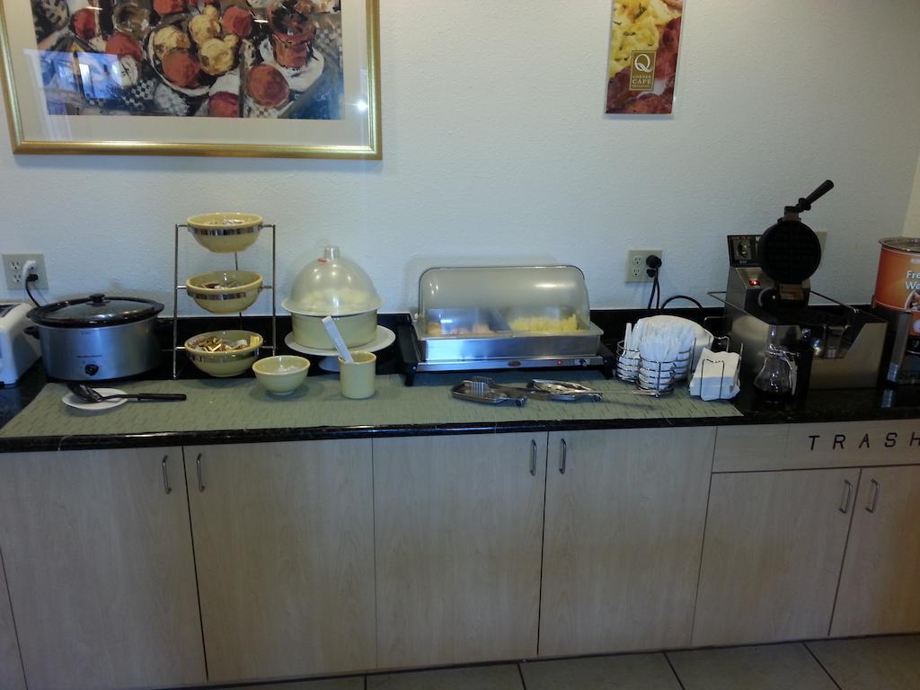 Quality Inn & Suites Vacaville Exteriör bild