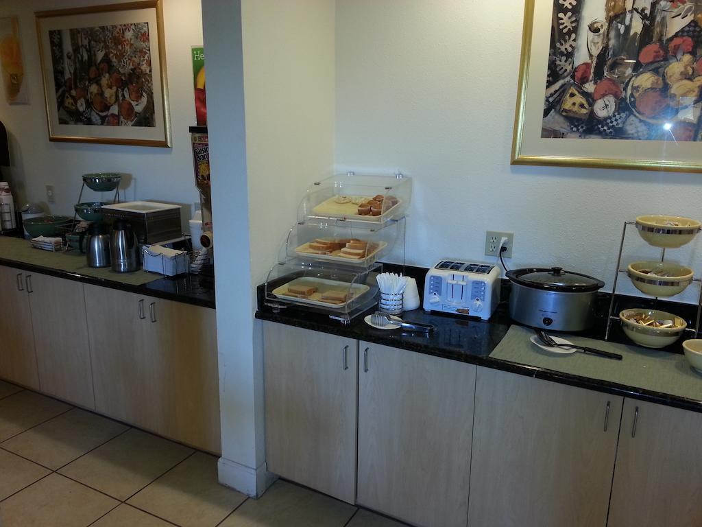 Quality Inn & Suites Vacaville Exteriör bild