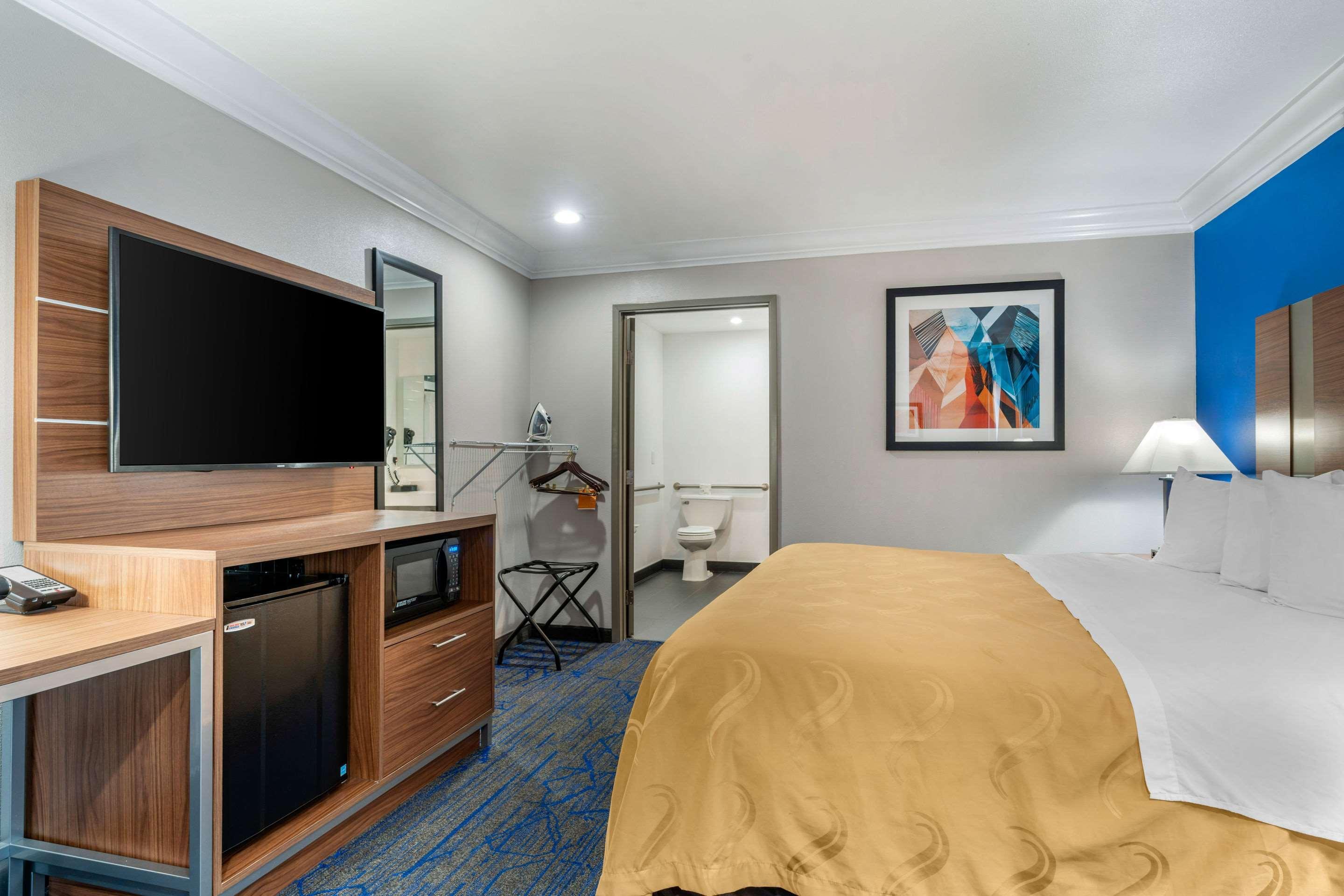 Quality Inn & Suites Vacaville Exteriör bild