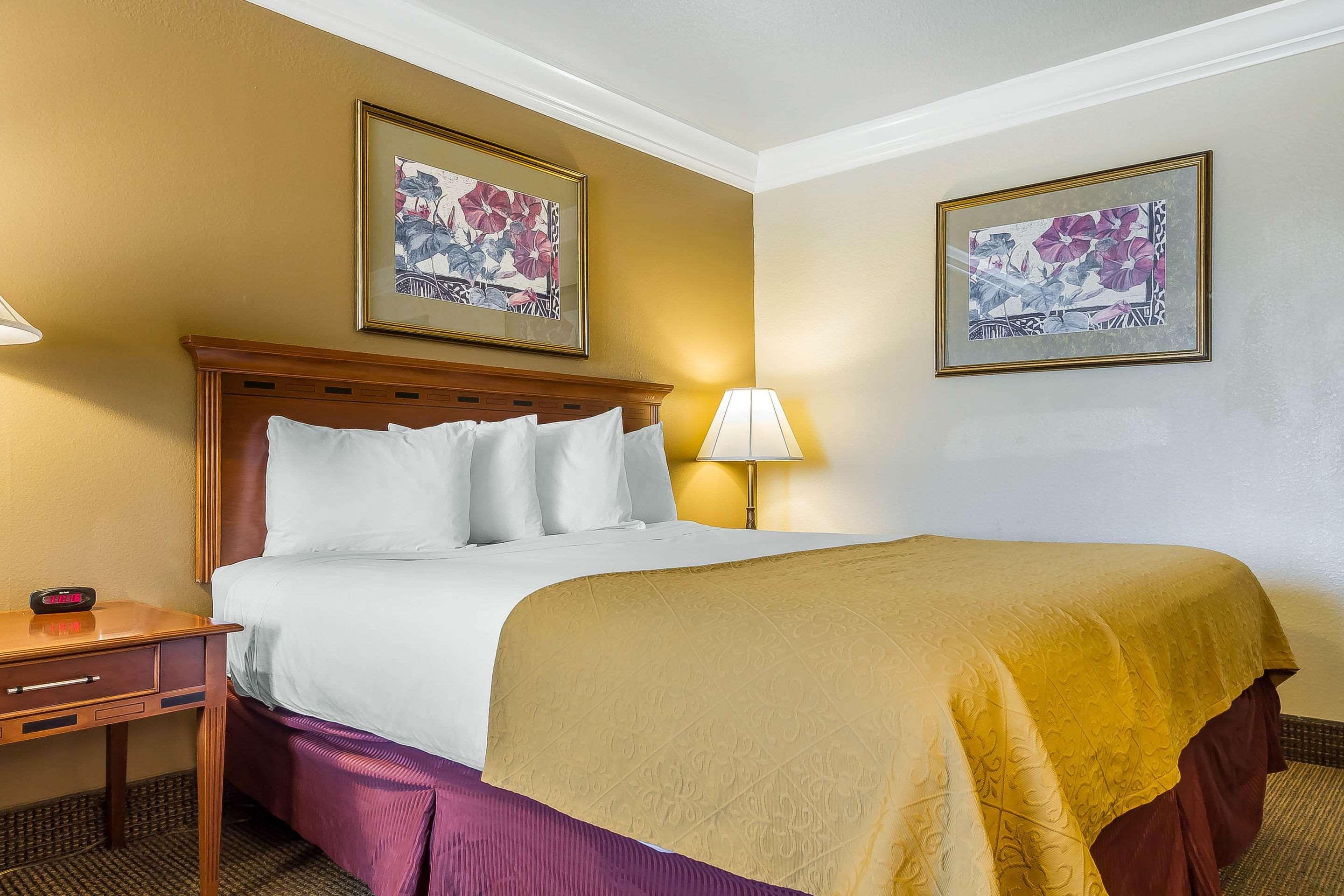 Quality Inn & Suites Vacaville Exteriör bild
