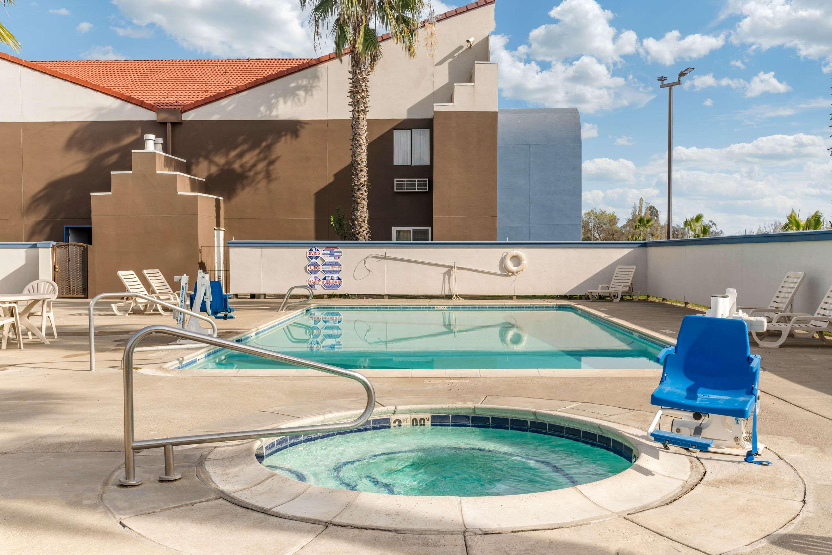 Quality Inn & Suites Vacaville Exteriör bild