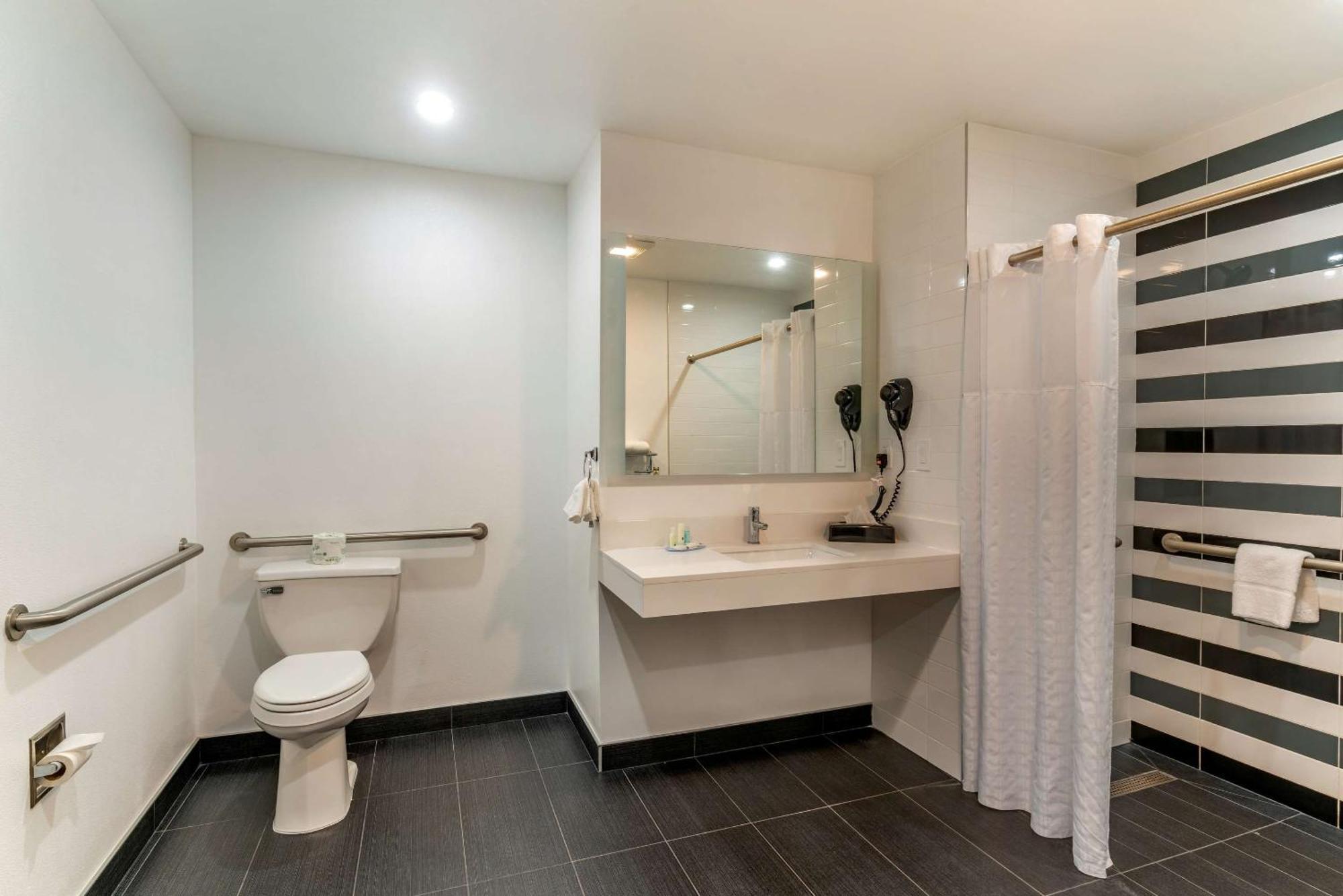 Quality Inn & Suites Vacaville Exteriör bild