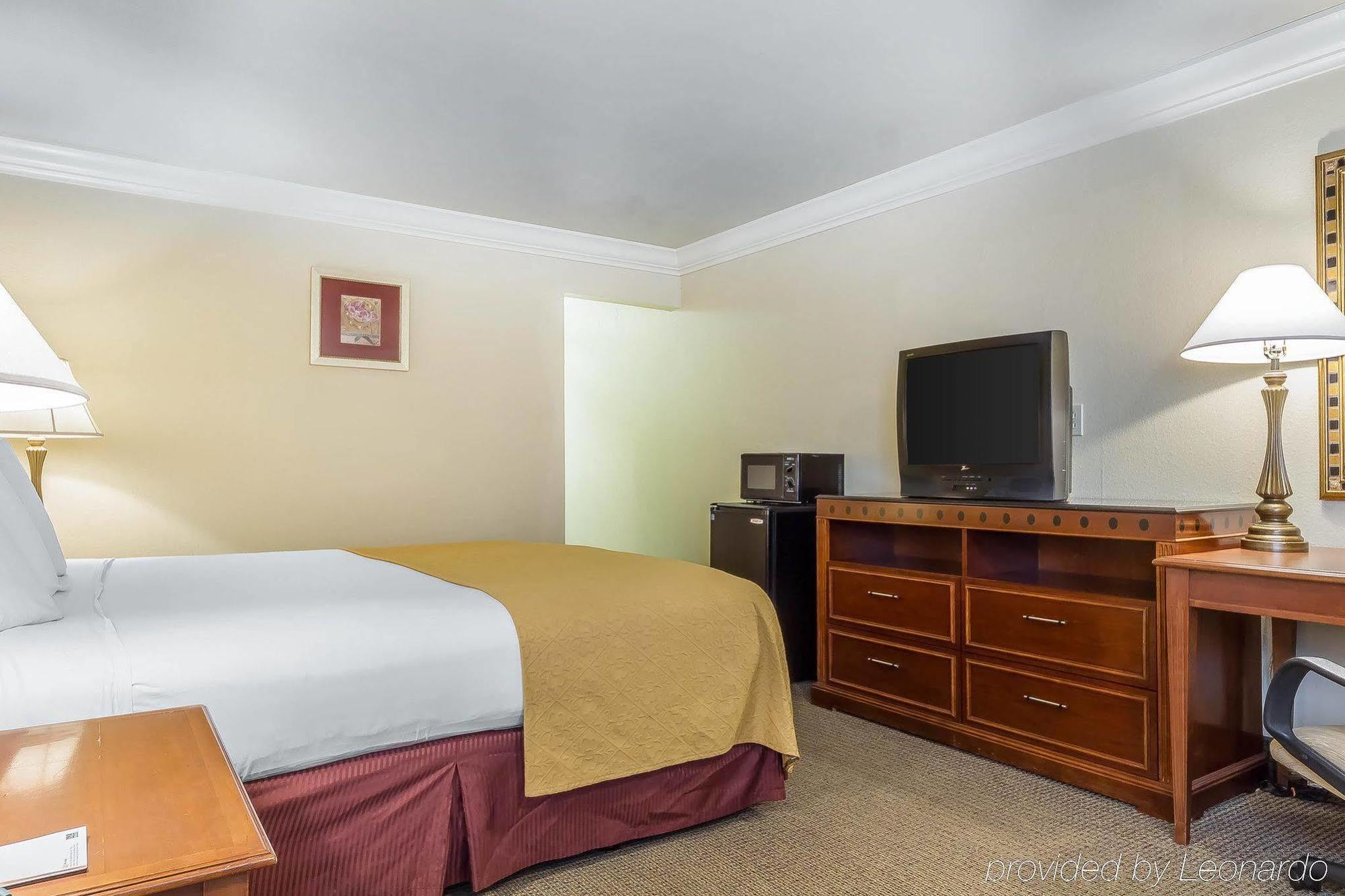 Quality Inn & Suites Vacaville Exteriör bild
